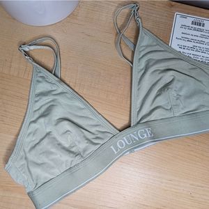 Lounge triangle brallete